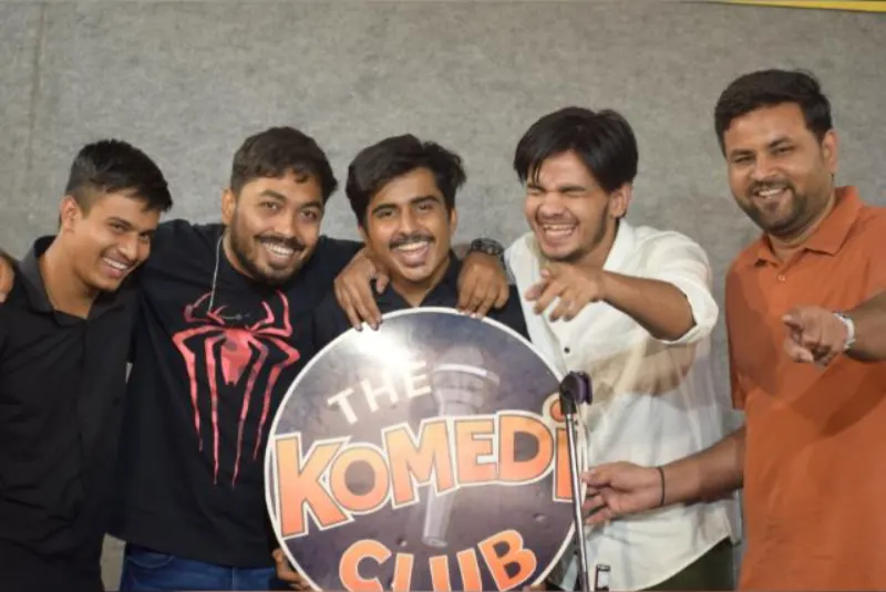 The Komedy Club Successfully Hosts ‘Anonymous Roast’ Open Mic in Ahmedabad